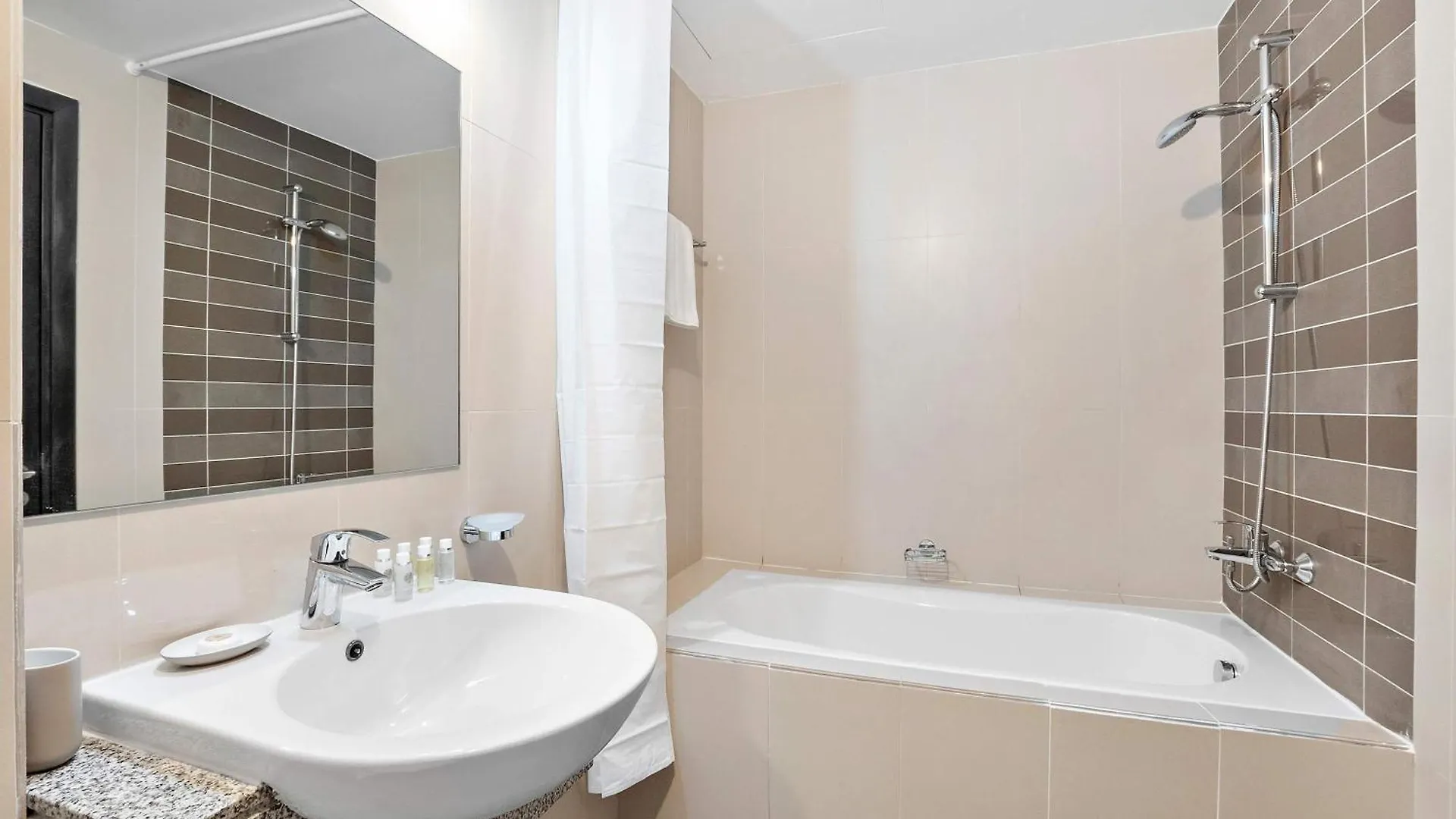 Silkhaus Amazing 1 Bdr Al Fay Park Nearby Apartment Abu Dhabi